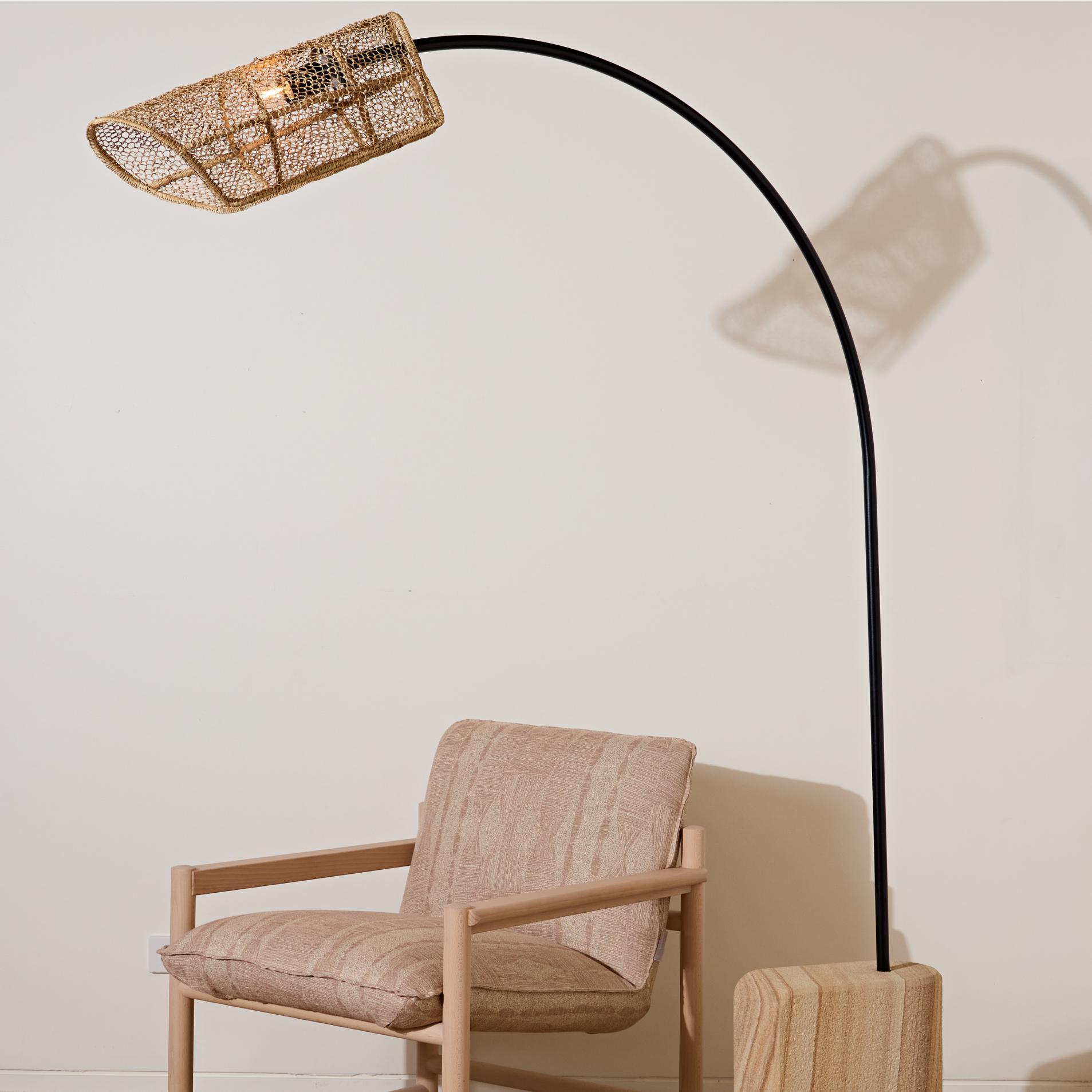 Wicker arc floor top lamp