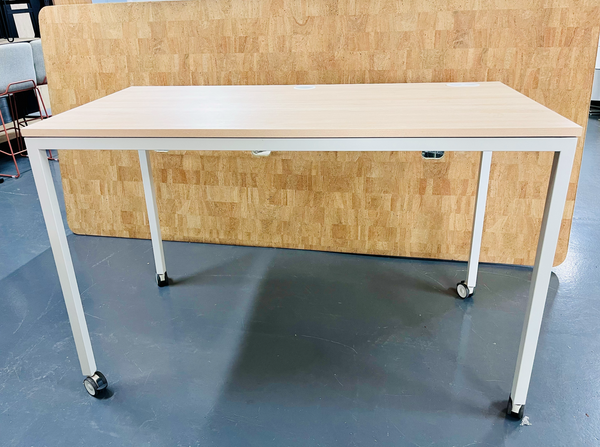 Slim Series Table on Castors - 1050Hmm