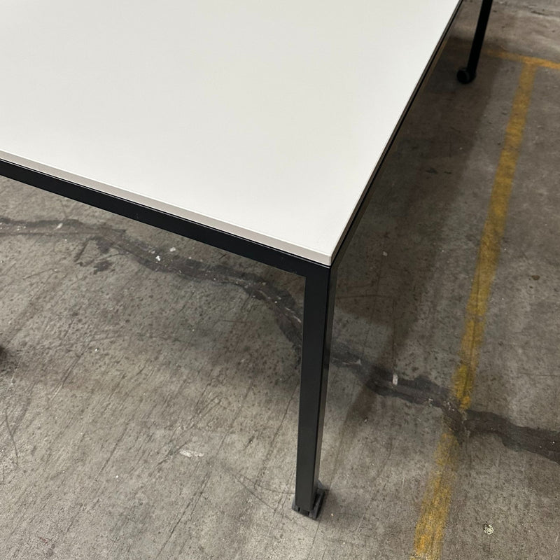 Slim Series Table
