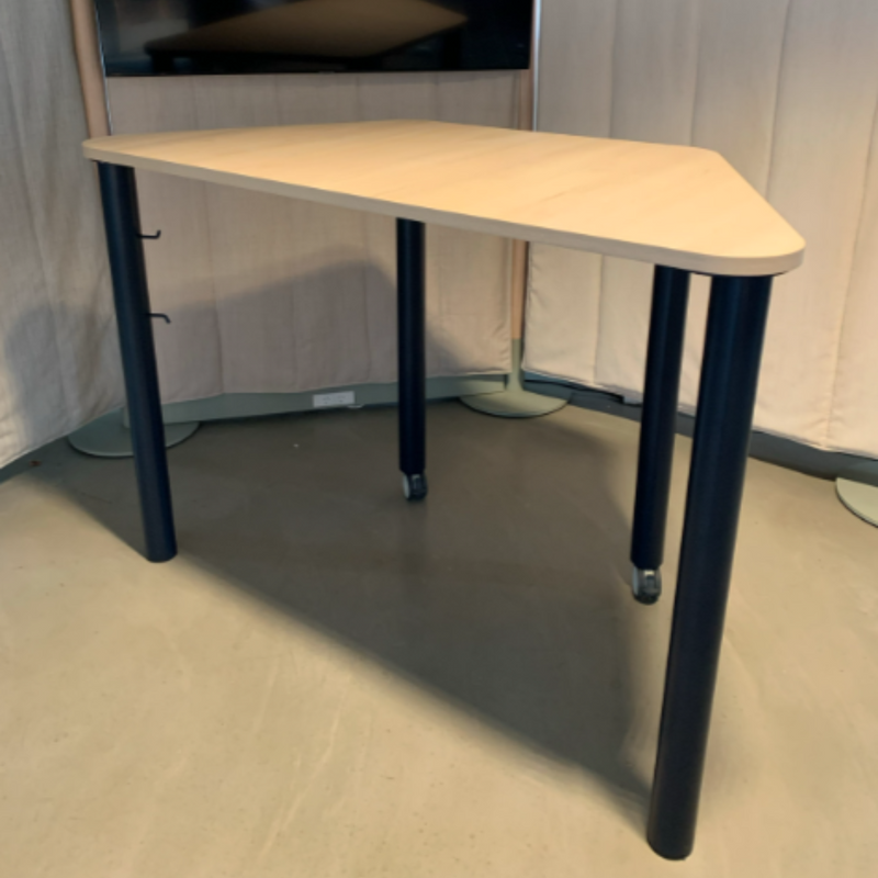 Warrawee Large Desk on Castors - 1050H